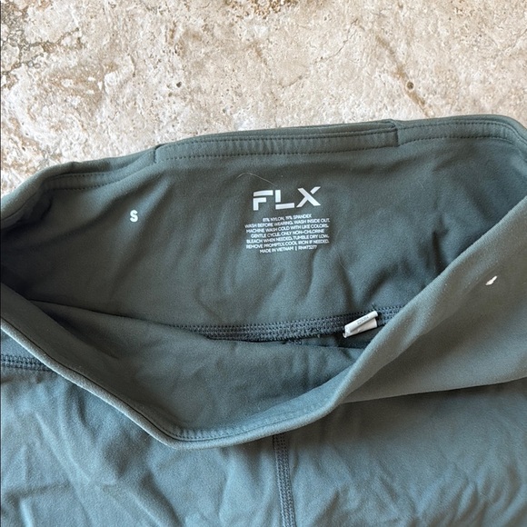 Olive Green Leggings with Elastic Waistband and Tapered Fit - Picture 2 of 3